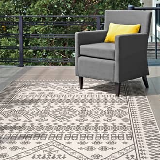 Ivory Aperto Diamond Bordered Indoor/Outdoor rug