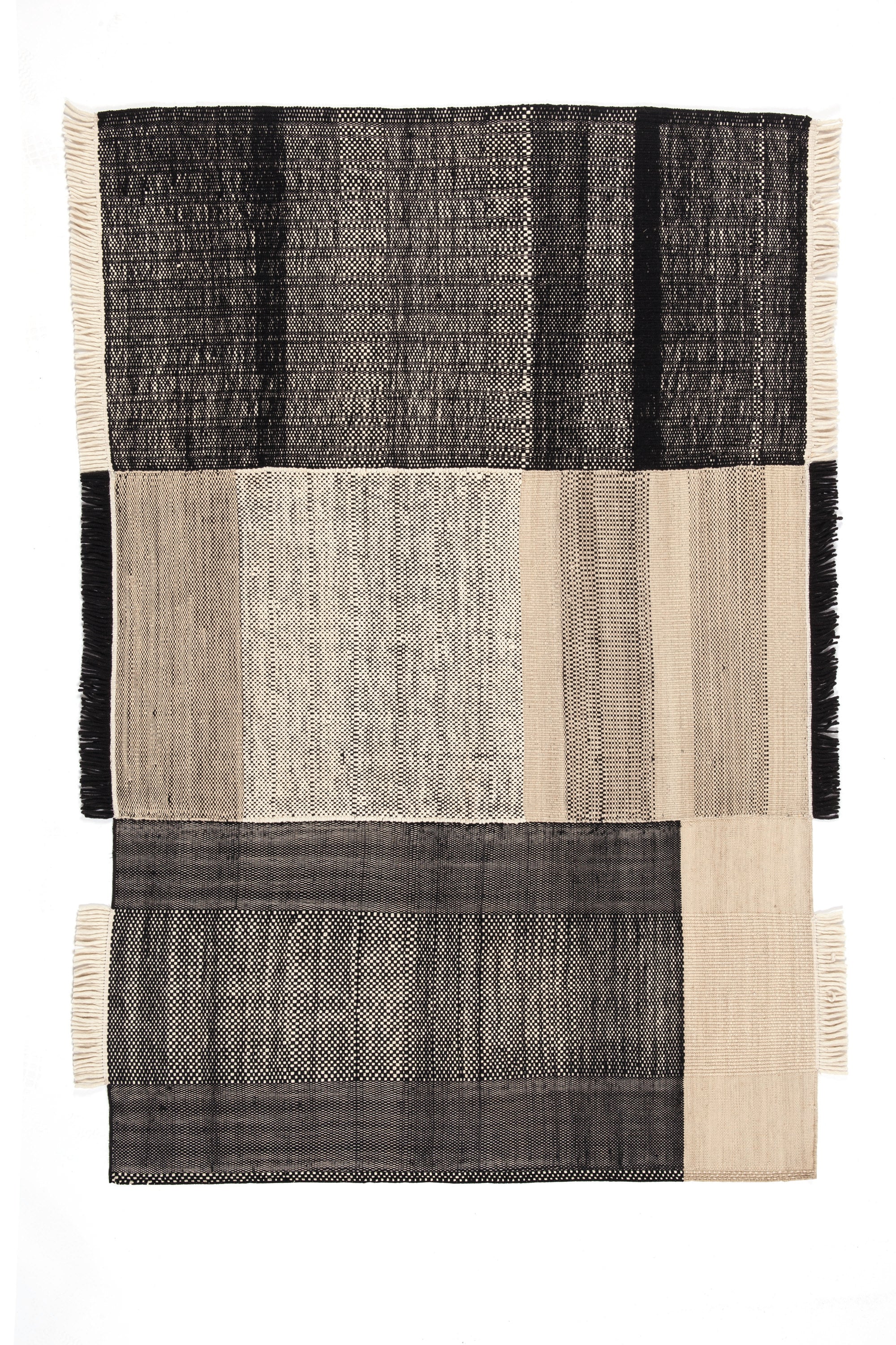 Tres Rug - Black / 5'7''x7'10in